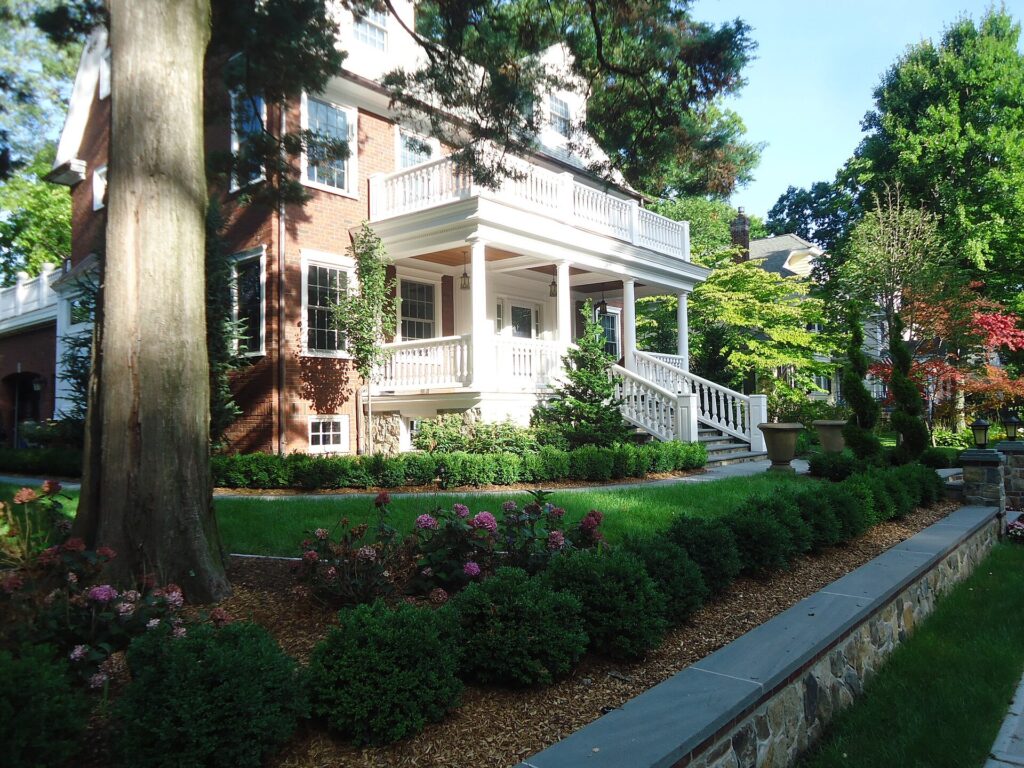 Single-family house with a garden, the kind of purchase where closing costs when buying a home apply